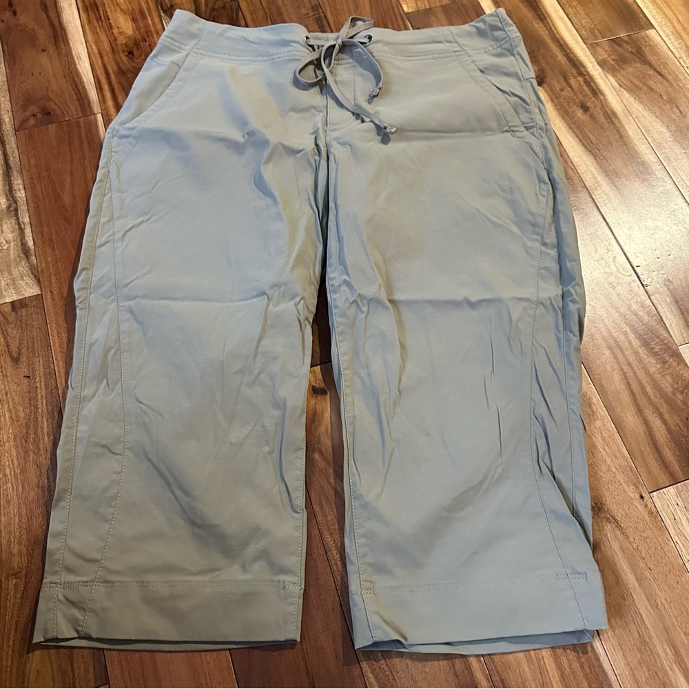 Columbia Omni shield capris size 10.
